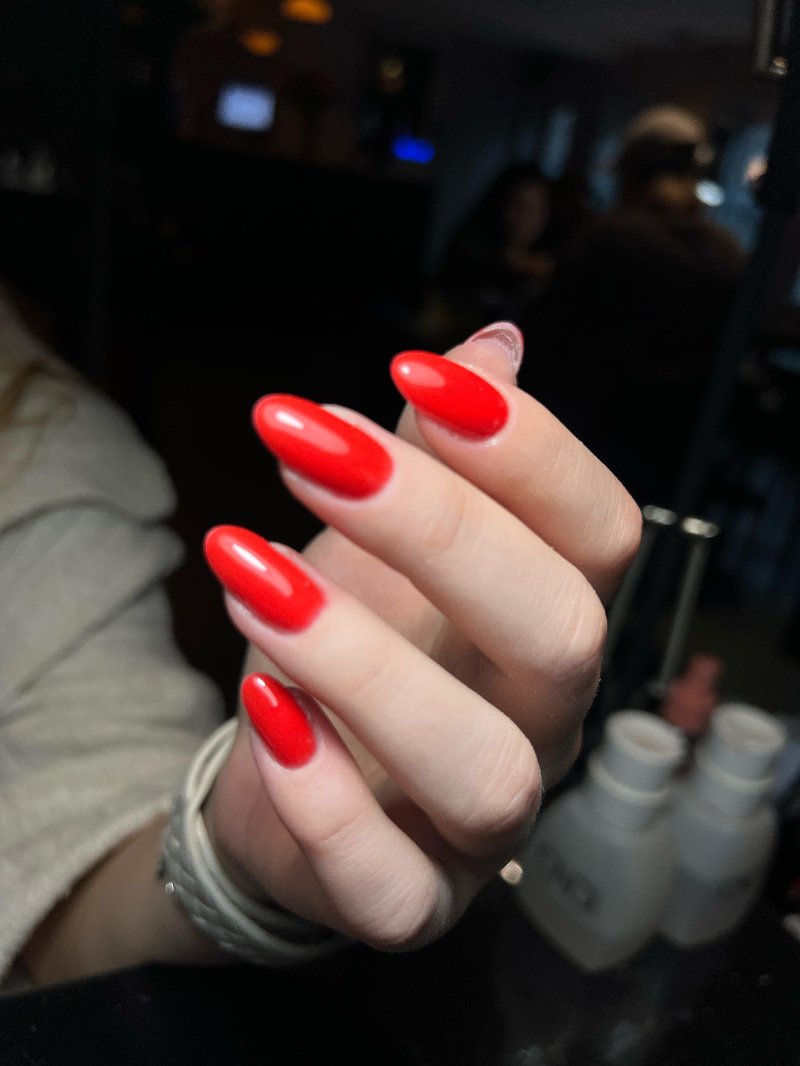 Felrode amandelnagels